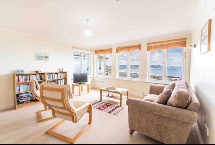 Fantastic Spacious House With Beautiful Panoramic Views Of The Bay Only A Few Minutes Walk From Beach Harbour And Restaurants This House Has 3 Bedrooms 3 Bathrooms And 2 Lovely Sitting Rooms Lyme Regis Exterior foto