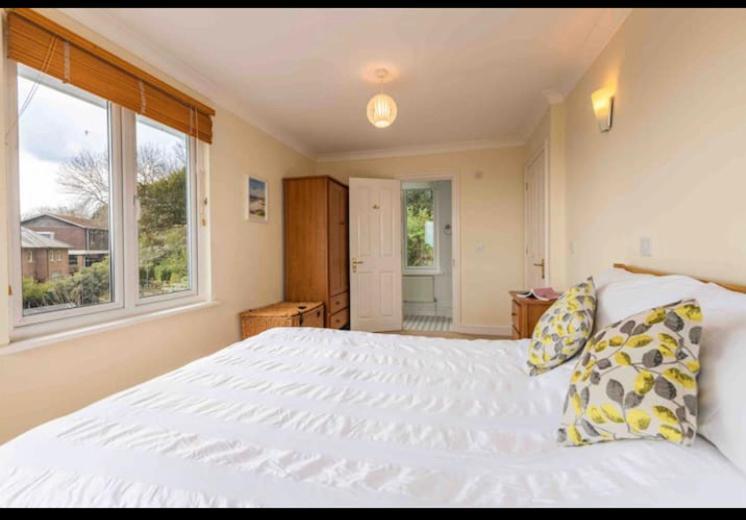 Fantastic Spacious House With Beautiful Panoramic Views Of The Bay Only A Few Minutes Walk From Beach Harbour And Restaurants This House Has 3 Bedrooms 3 Bathrooms And 2 Lovely Sitting Rooms Lyme Regis Exterior foto